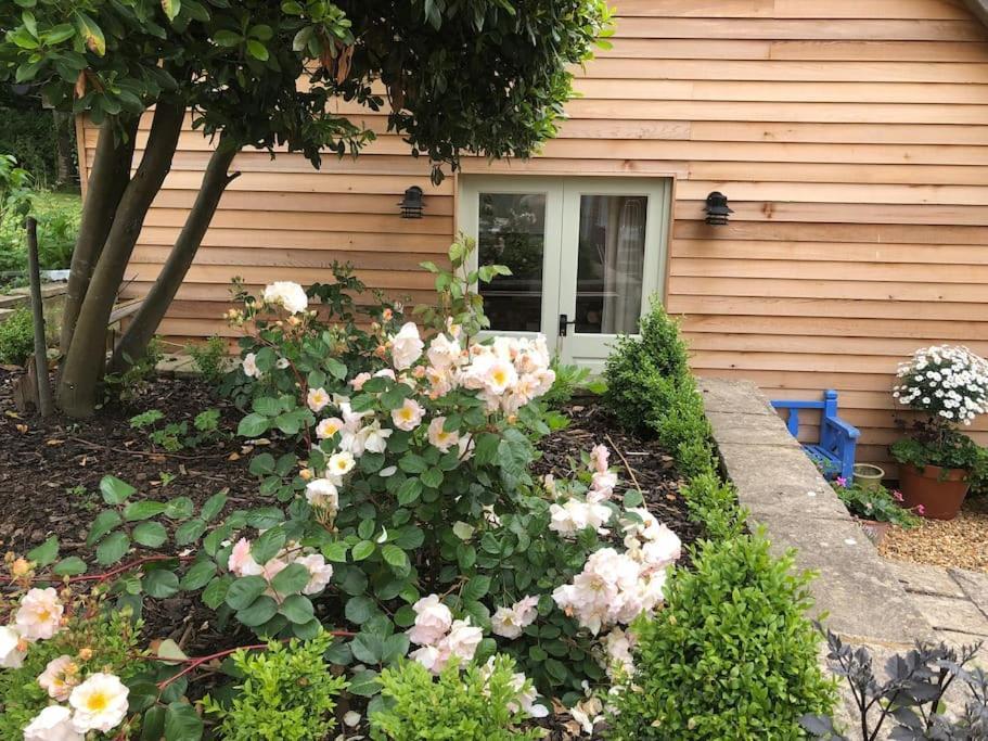 Stylish Cottage In The Pewsey Vale Marlborough Bagian luar foto
