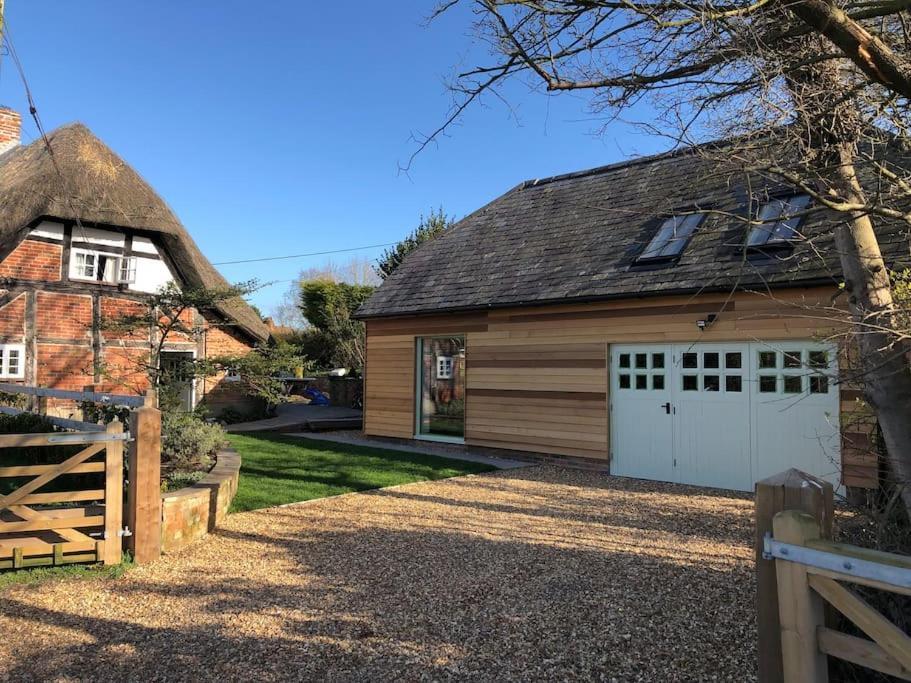Stylish Cottage In The Pewsey Vale Marlborough Bagian luar foto
