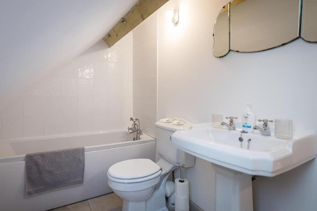 Stylish Cottage In The Pewsey Vale Marlborough Bagian luar foto
