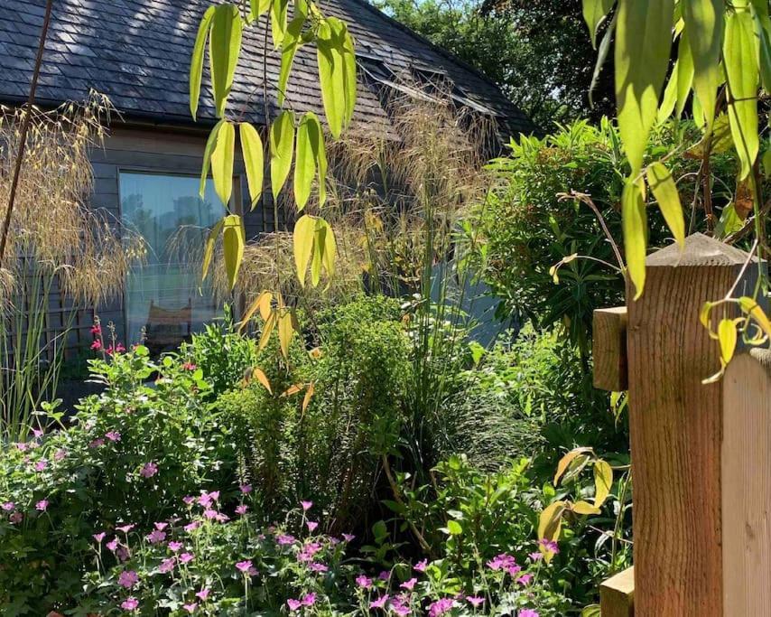 Stylish Cottage In The Pewsey Vale Marlborough Bagian luar foto